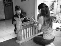 �f���E�j���}��