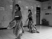 �f���E�j���}��