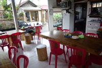 �������E���[�J��