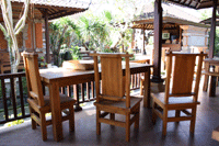 �f���E������