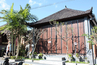 �f���E������