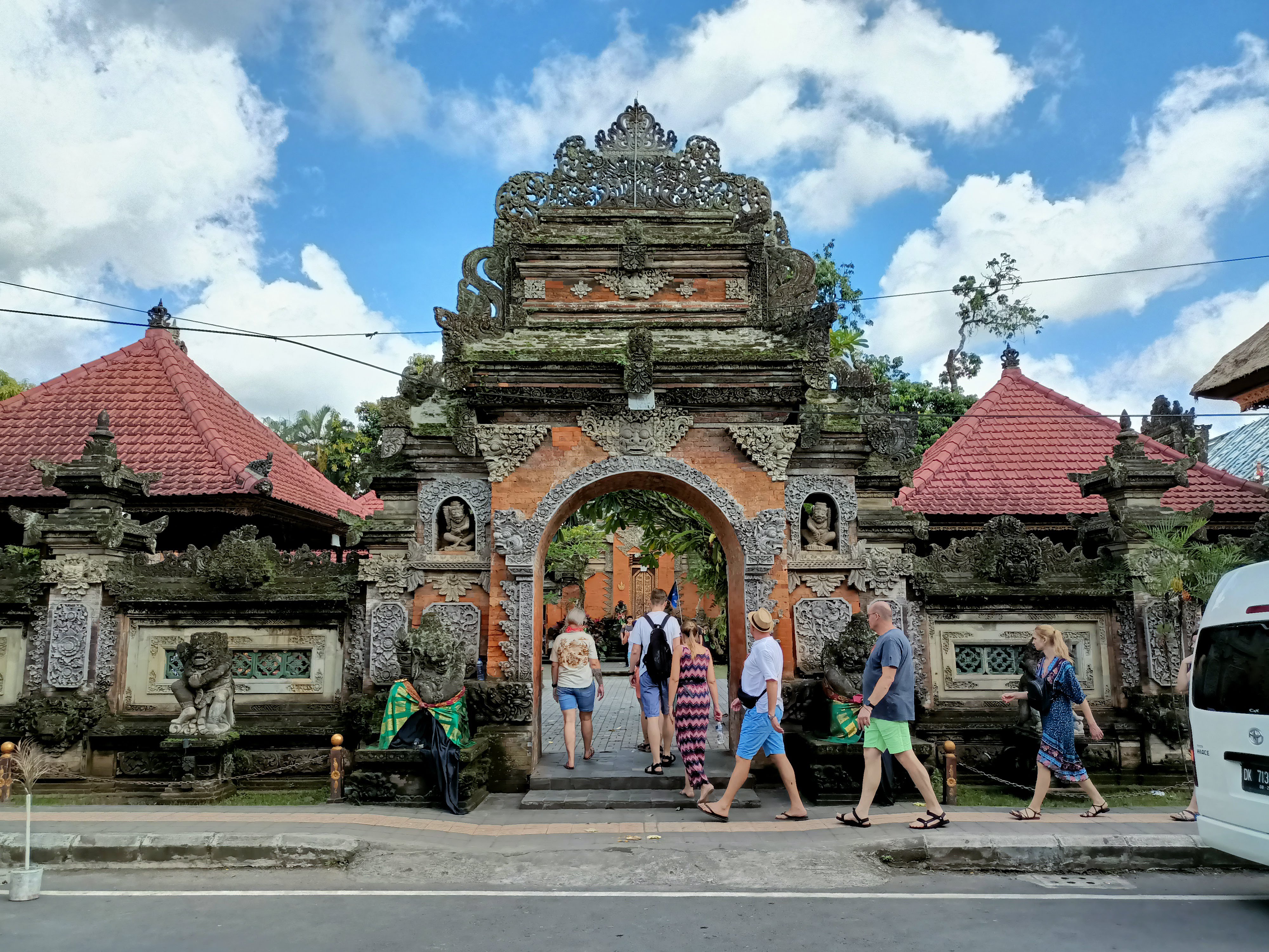 �Q�����E�R��